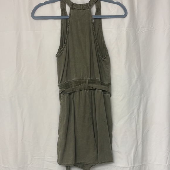 Express Silky Soft Twill Utility Romper *NWOT* - Picture 5 of 6